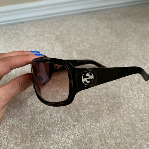 Women’s Gucci brown gradient sunglasses with gold - Picture 6 of 8